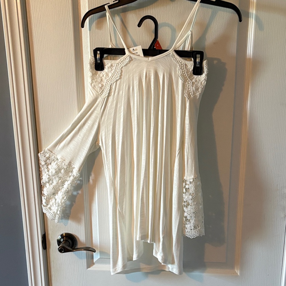 Elegant White Lace Long Sleeve Top